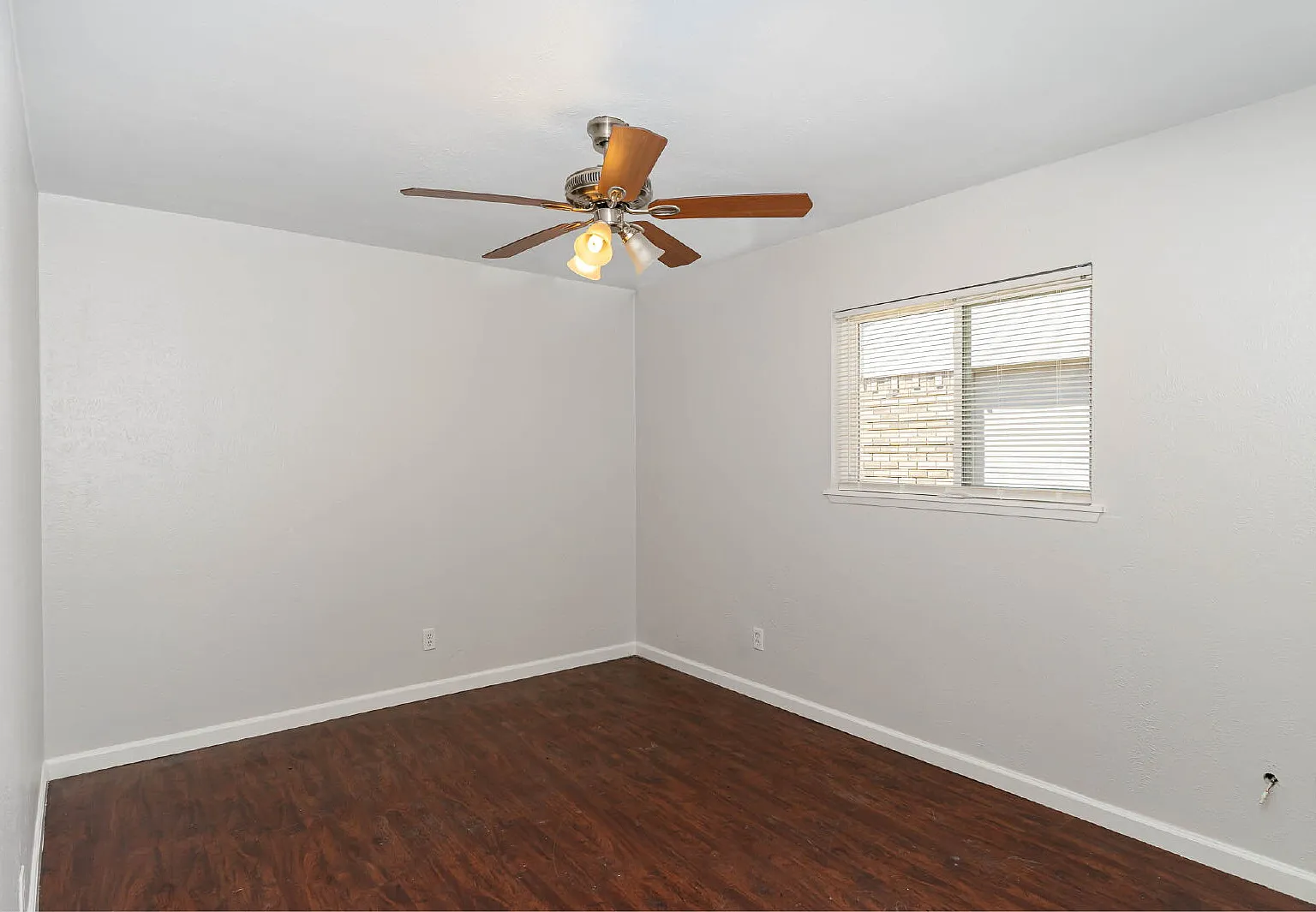 3 bed, 2.0 bath, 1715 sqft, $2,000 — Photo 4