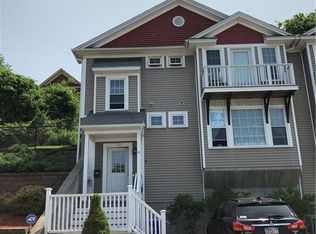 121 Knowles St #2, Providence, RI 02906