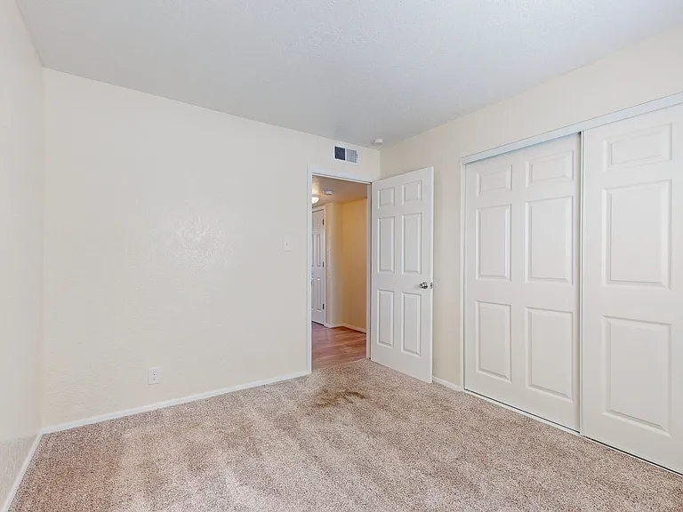 8000 Grand Avenue NE — Photo 8