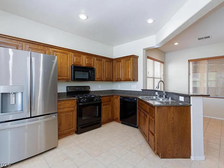 944 Douglas Flat Pl — Photo 10