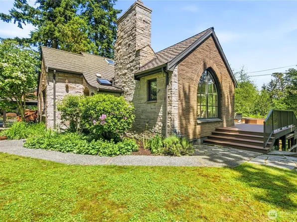17014 25th Avenue NE, Lake Forest Park, WA 98155