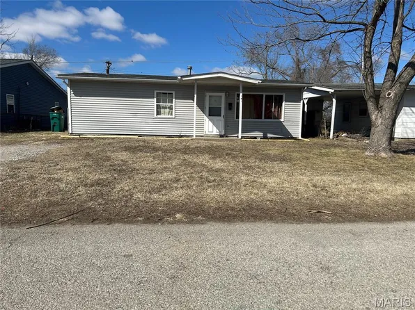 141 Saint Thomas Ln, Cahokia, IL 62206