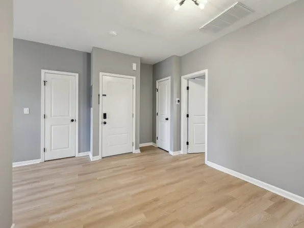 196 Clendenny Avenue image 8 of 26