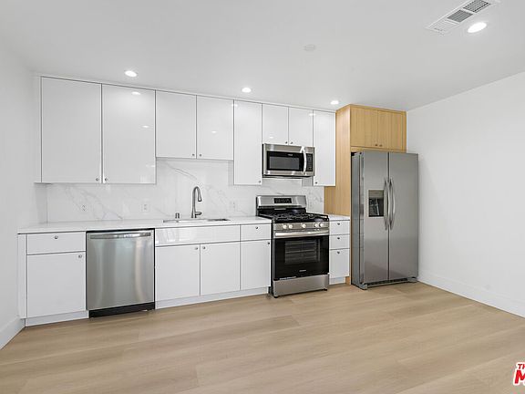 5th image of 10963 Calvert St #1/4