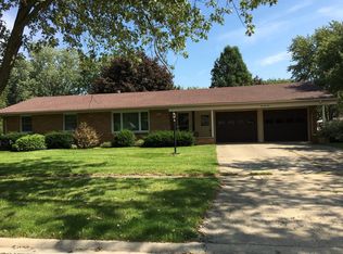 71 Stanley Rd, Sugar Grove, IL 60554