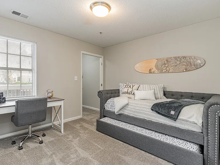 Litchfield Oaks Apartments — Photo 8