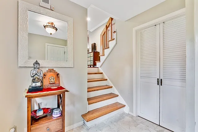 3 bed, 3.5 bath, 2351 sqft, $5,300 — Photo 2