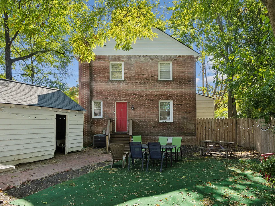 4604 Calvert Rd