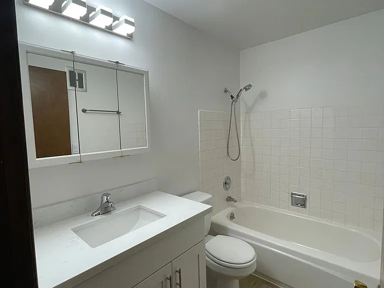 Franklin Apartments — Photo 25