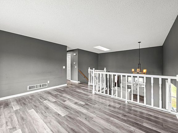 5th image of 707 69th Ave N