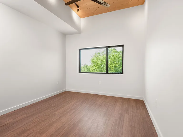 Nova Austin — Photo 60