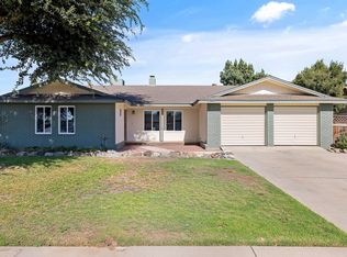1050 Mountain View Dr, Lindsay, CA 93247