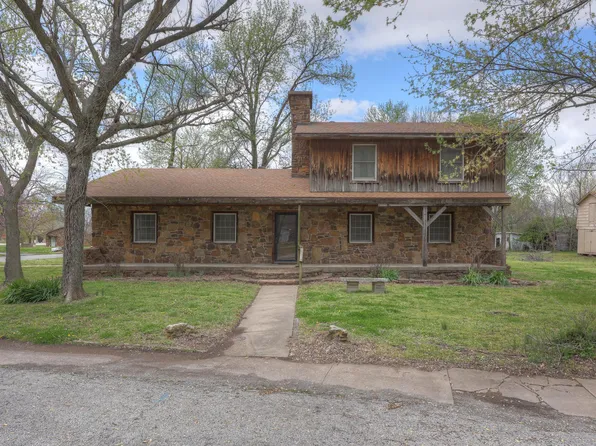 1301 W 7th Street, Webb City, MO 64870