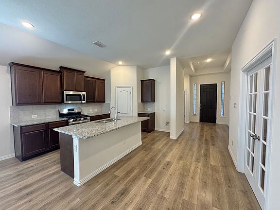 3rd image of 5512 Breezy Dr