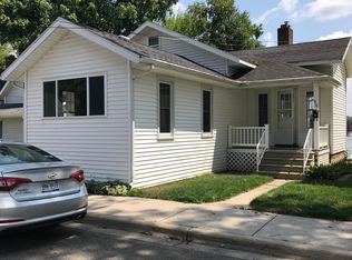 910 Lakeview Dr, Lake Odessa, MI 48849