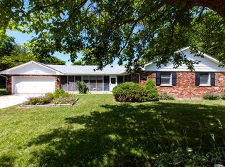 4290 Woodlawn Ave, Gurnee, IL 60031