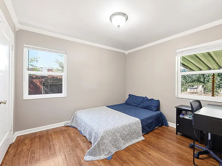 2215 S Broadmoor St — Photo 17