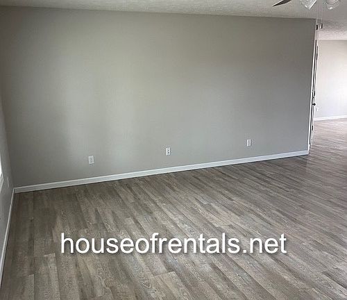 2nd image of 605 Hayven Ln