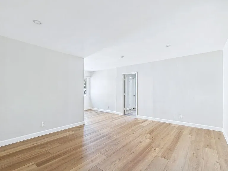 1699 Amberwood Apartments — Photo 4