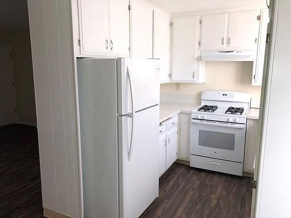 3rd image of 1750 E Grand Ave