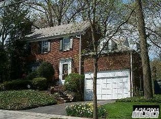 4 Highland Ave, Great Neck, NY 11021