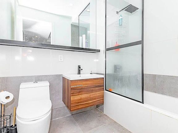 5th image of 1534 Putnam Ave #1C