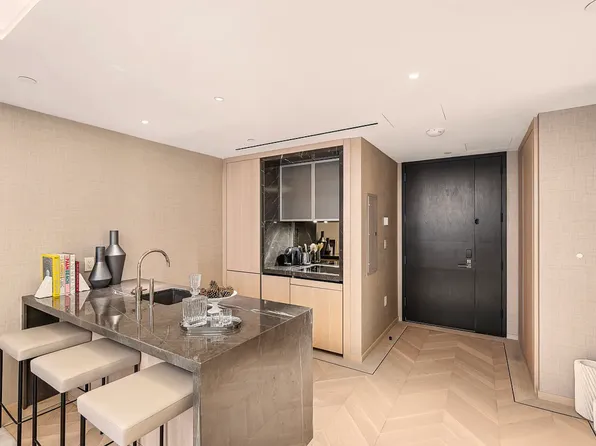 685 5th Avenue image 3 of 17