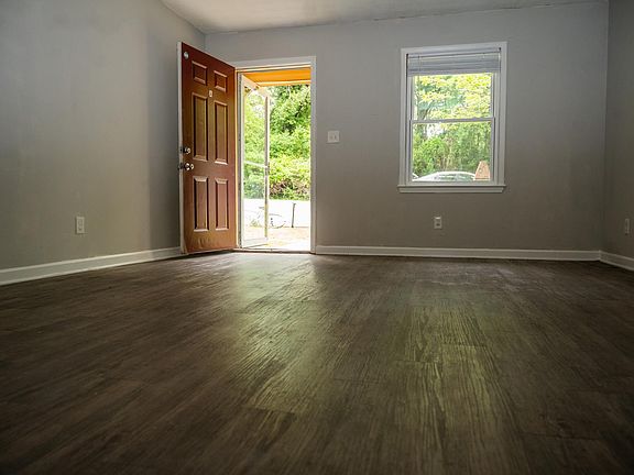 3rd image of 1011 Barn Oak Ct NE #B