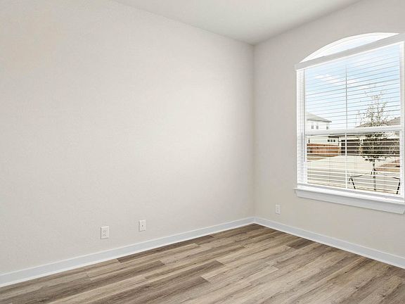 3rd image of 158 Yosemite Dr