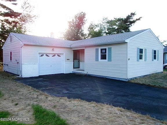 3rd image of 27 Norwich Drive