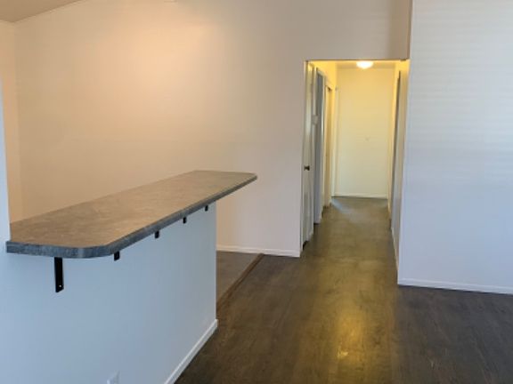 5th image of 528 Adrienne Dr