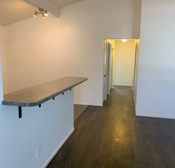 528 Adrienne Dr — Photo 5