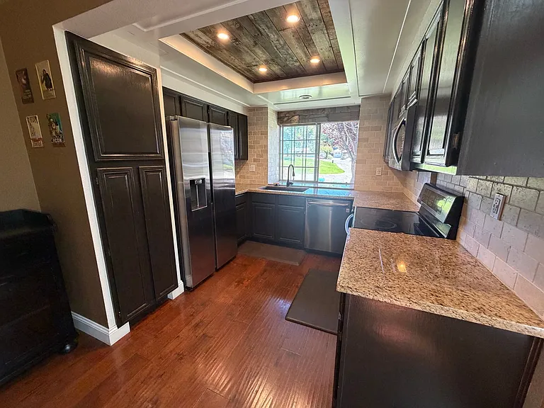 2461 Bay Hill Cir — Photo 9