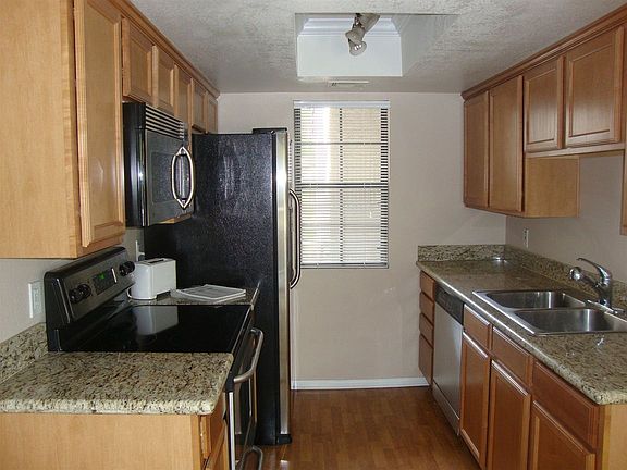 4th image of 14990 Avenida Venusto Unit 40