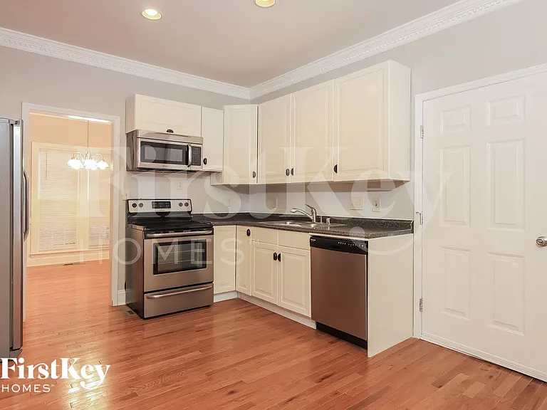 1792 Glenridge Dr — Photo 5