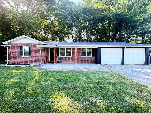 19 Wilshire Dr, Fairview Heights, IL 62208