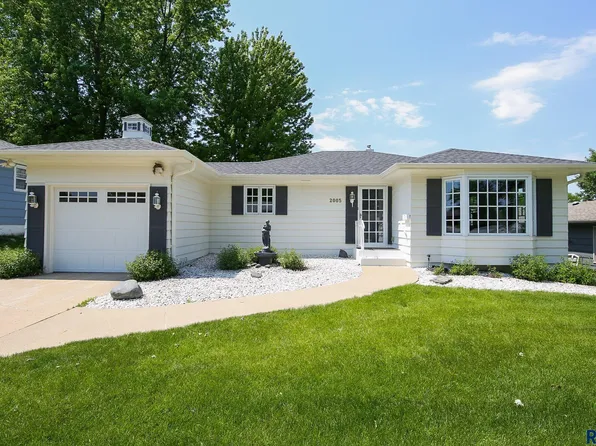 2005 S Lyndale Ave, Sioux Falls, SD 57105
