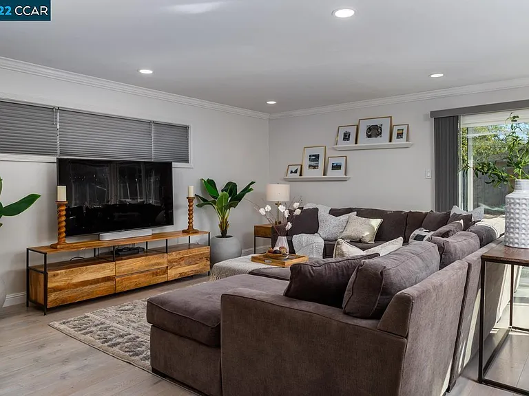 155 Margie Dr — Photo 12