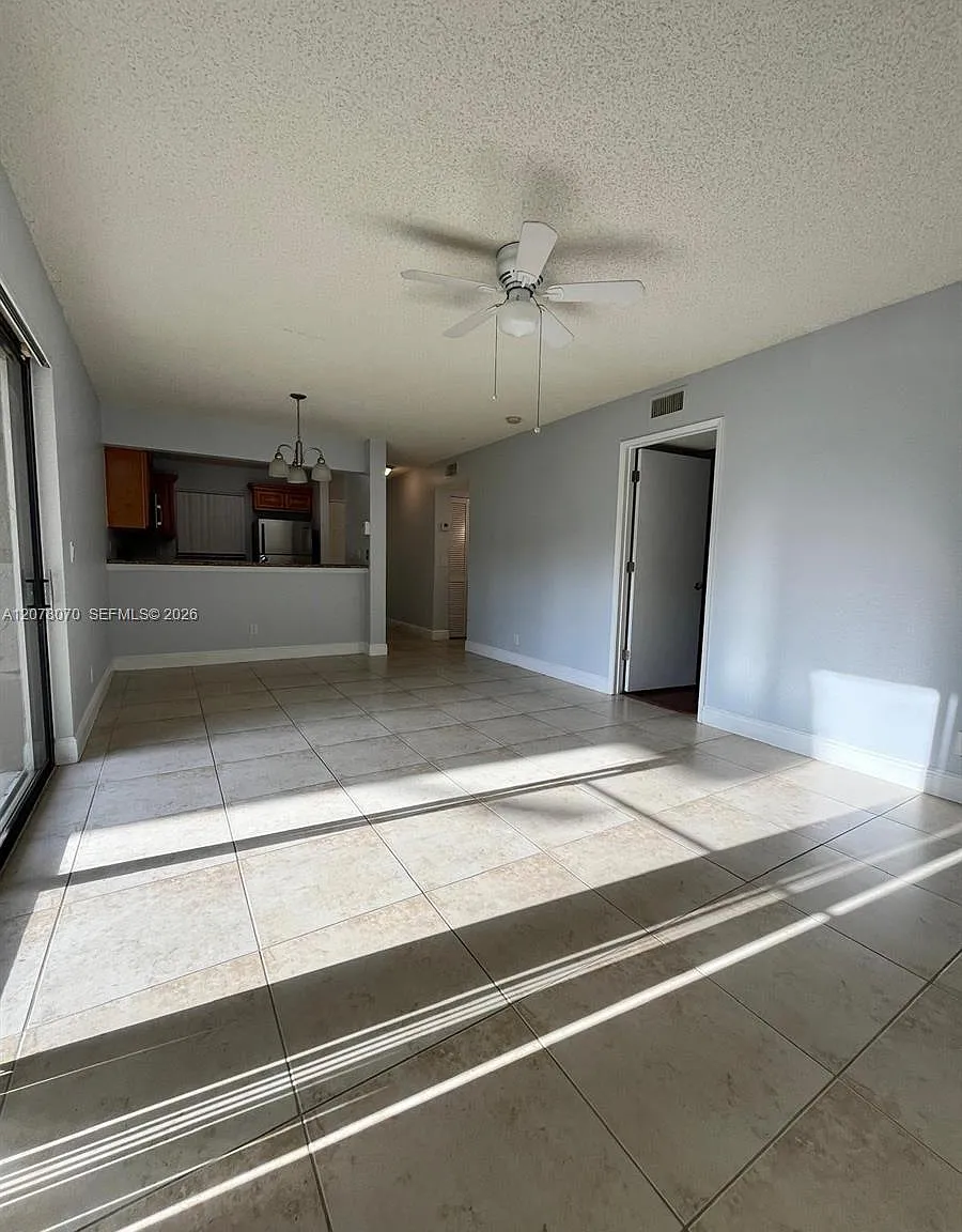 Palm Beach Place Condo — Photo 2