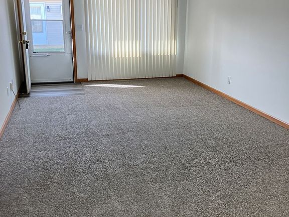 4th image of 33 Meadowview Ter #0