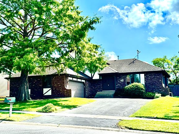 2nd image of 2325 Foliage Ln