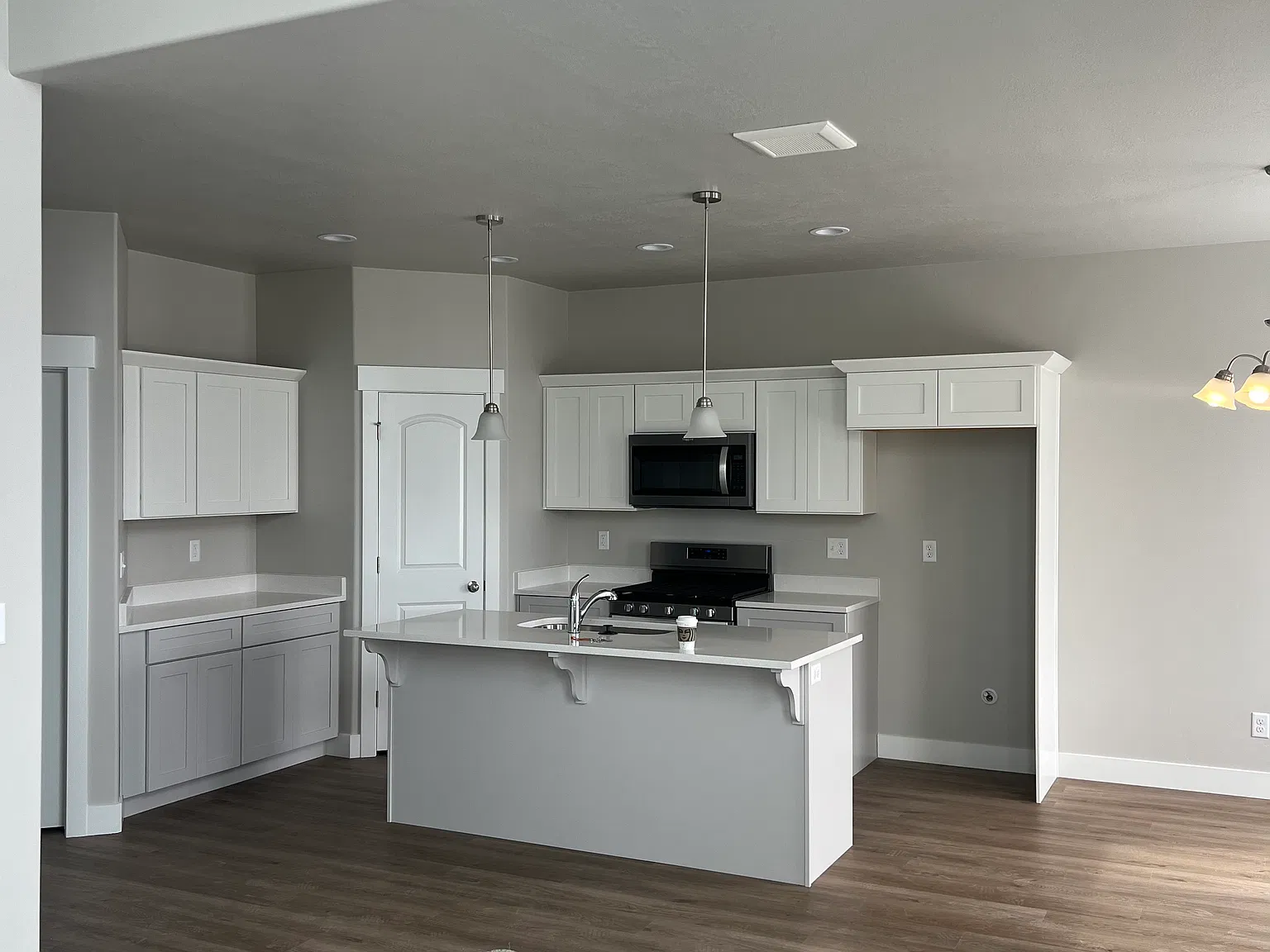 3 bed, 2.5 bath, 1650 sqft, $2,250 — Photo 3