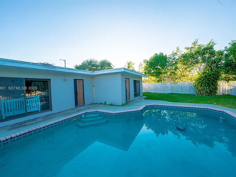 1221 W Camino Real — Photo 21