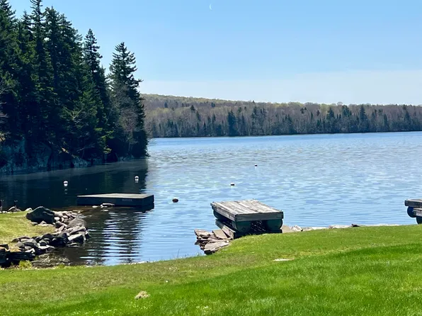 52 Timberland Road, Pittsburg, NH 03592