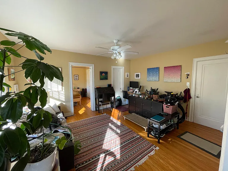 137 E Chestnut St #3 — Photo 5