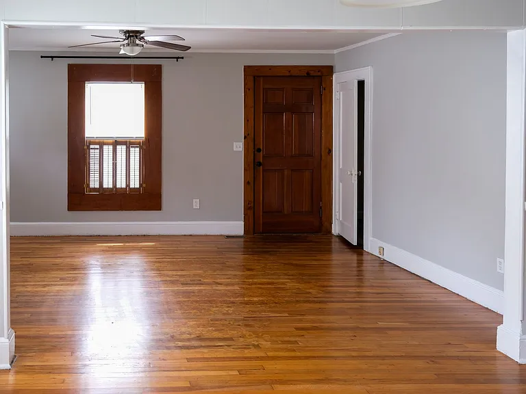 133 E Wilburn Ave — Photo 2