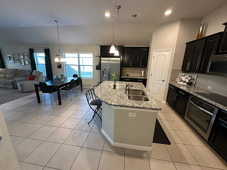 909 Hartman Dr — Photo 3