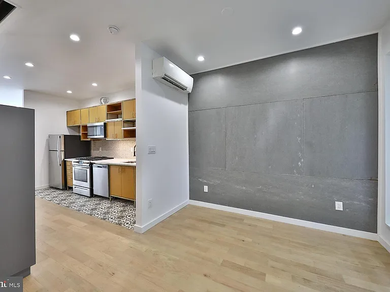 725 S 6th St — Photo 4