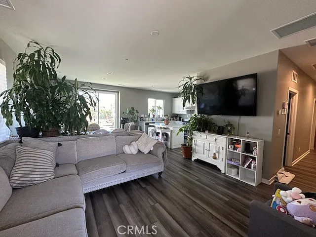 4 bed, 1580 sqft, $3,199 — Photo 4