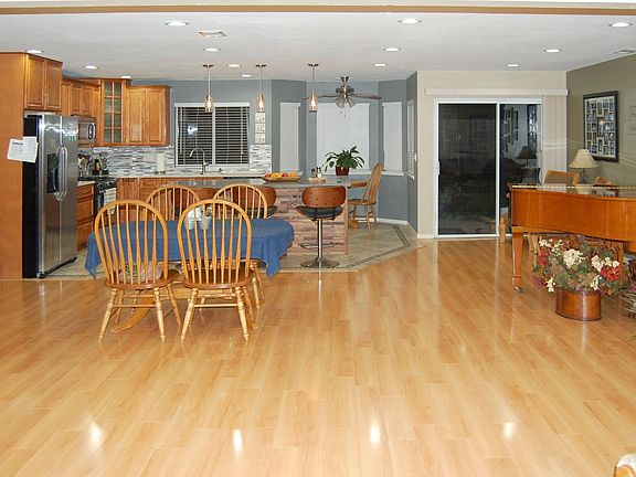 4th image of 364 Wilson Dr